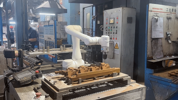 米兰·(milan)中国缸盖砂芯自动修芯机器人