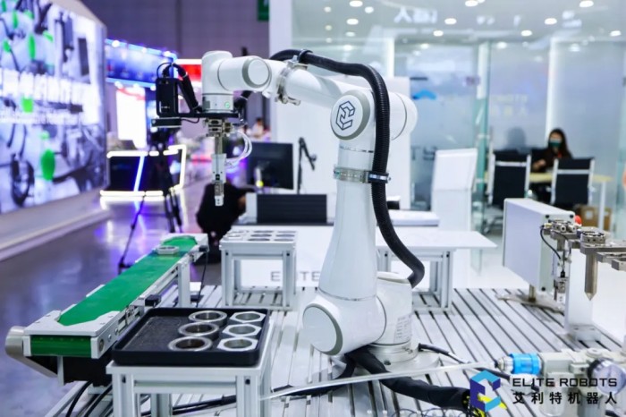 米兰·(milan)中国机器人基础教育工作站